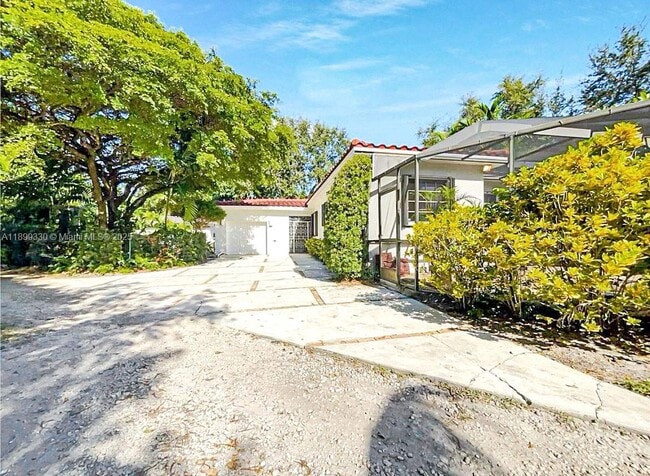 Building Photo - 364 Navarre Dr