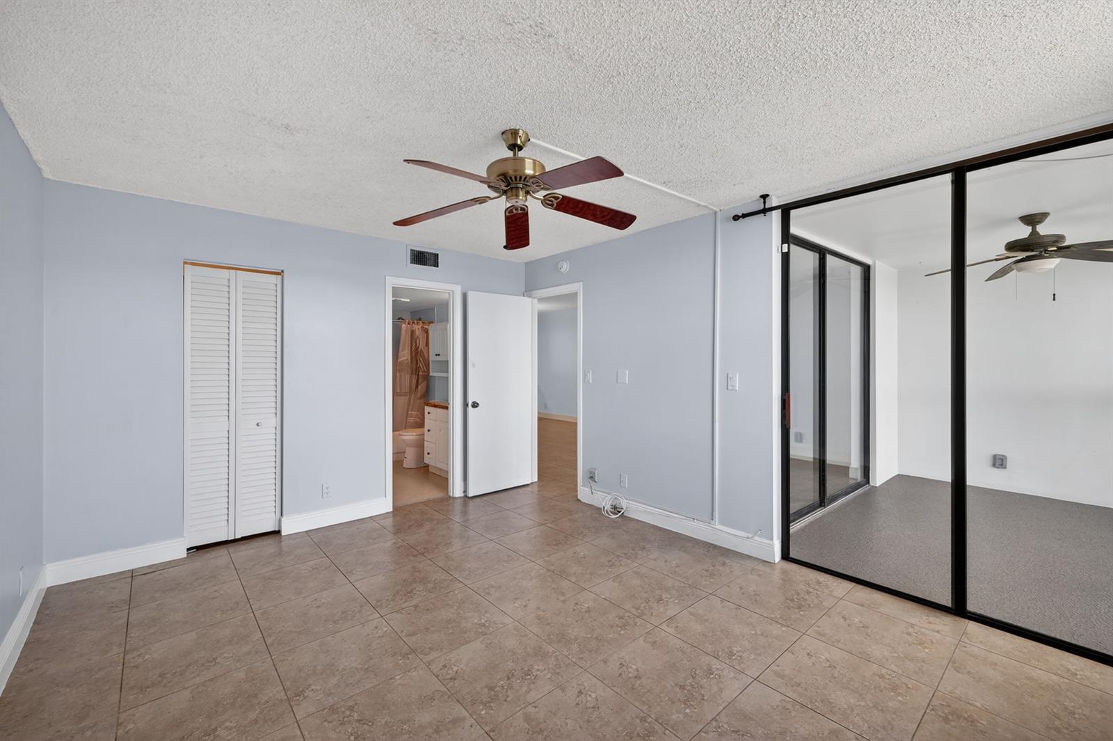 Building Photo - 115 Lake Emerald Dr