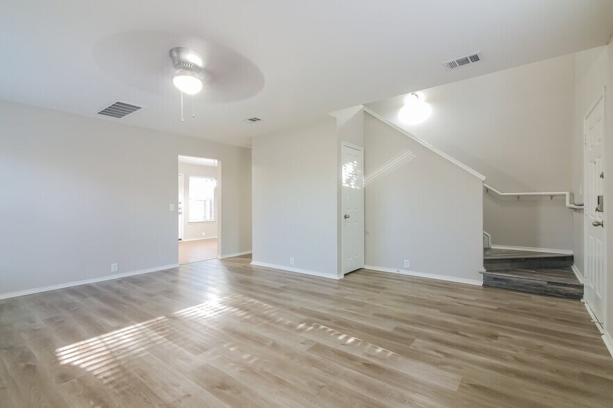 Building Photo - 1006 Zachary Dr