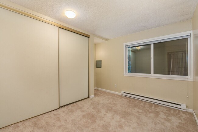 Building Photo - Charming 1 Bed 1 Bath Condo in Mercer Island