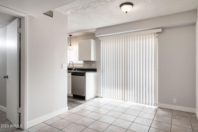 Building Photo - 3522 W Dunlap Ave