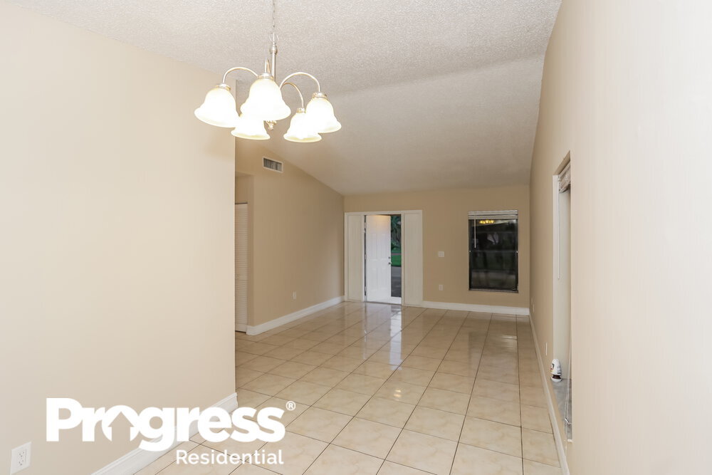 Building Photo - 4205 SW 137th Ct