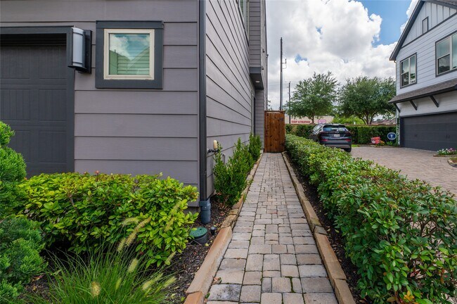 Building Photo - 963 Lilly Flower Ln