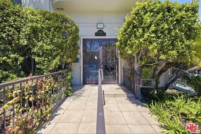 Building Photo - 1838 Westholme Ave