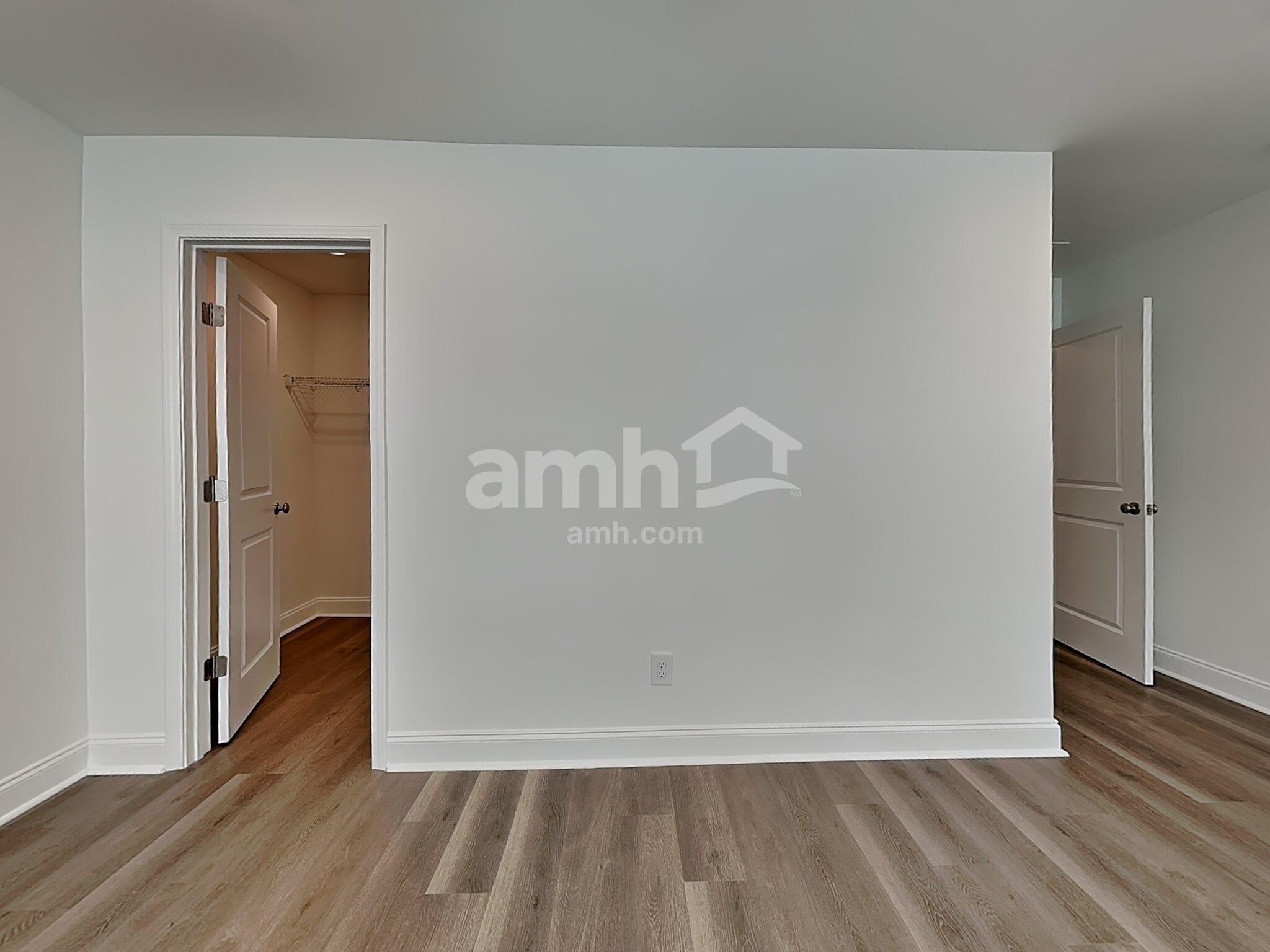 Building Photo - 551 Armstrong Curv