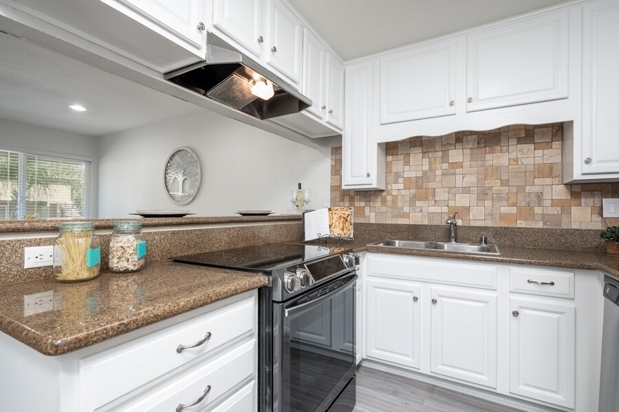 Building Photo - 1681 Bayview Heights Dr