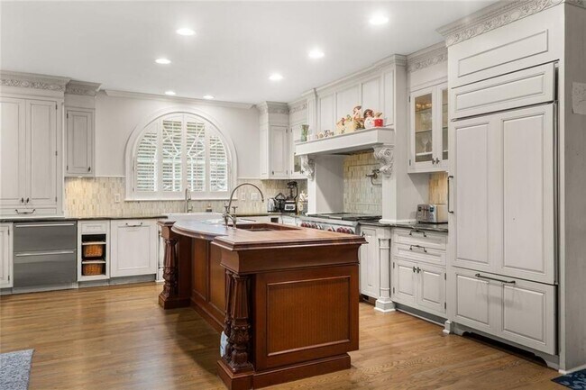 Building Photo - 415 Lyerly Pointe