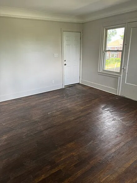 Building Photo - 3224 Monterey St