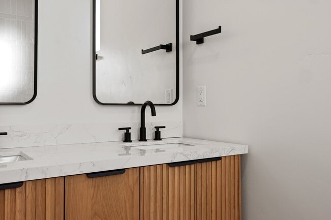 Building Photo - 5008 P St