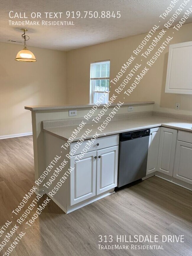 Building Photo - 313 Hillsdale Dr