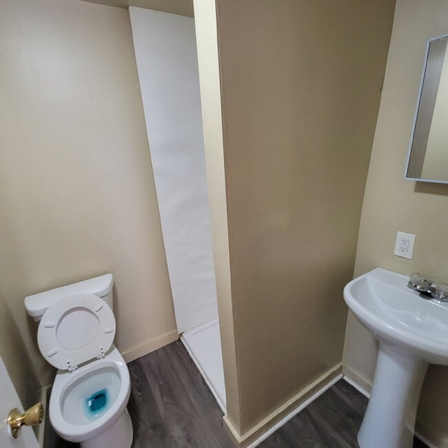 Building Photo - Near Eastside 3BR/2BA House w/Garage!