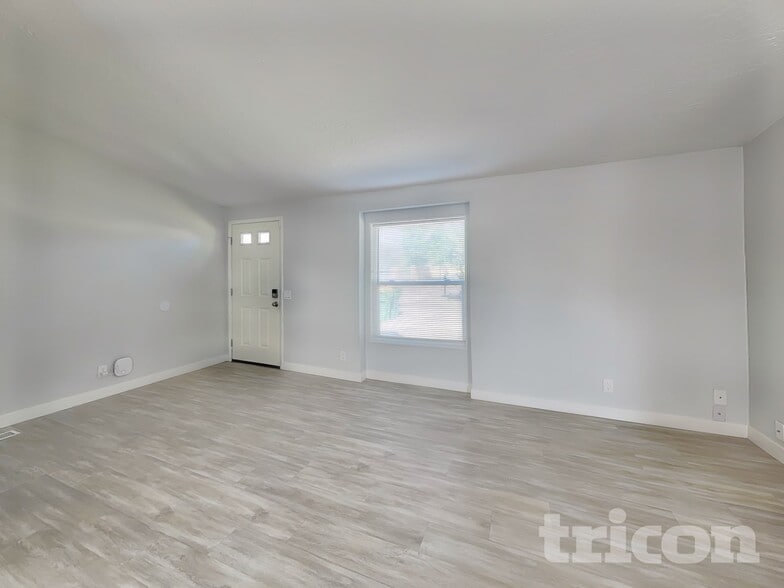 Building Photo - 1299 Mobile St