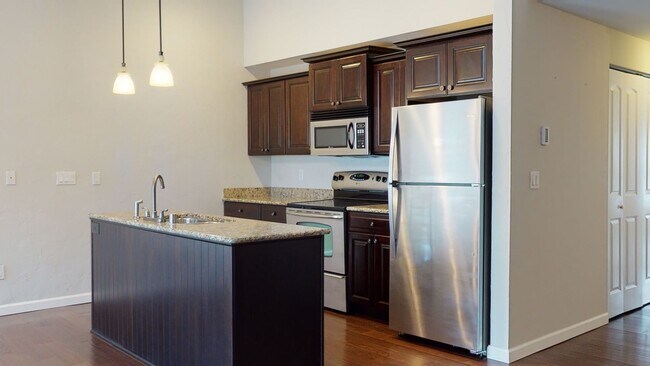 Building Photo - Stunning 2 bed, 2 bath condo near Bellevue College