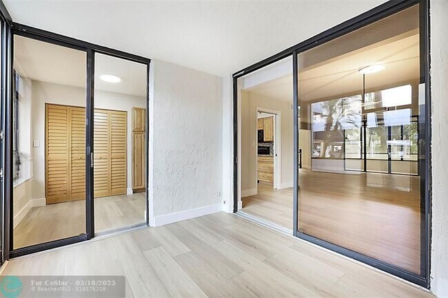 Building Photo - 7186 Promenade Dr