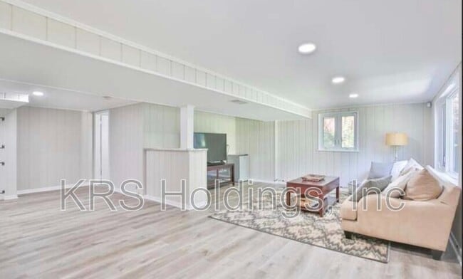 Building Photo - 7110 Murray Ln