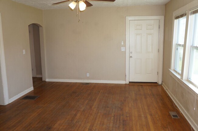 Building Photo - 583 Colonial Cir SE