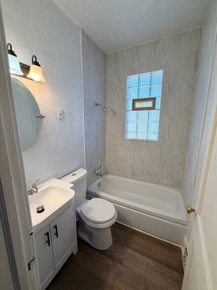 Building Photo - 1352 S 59th St