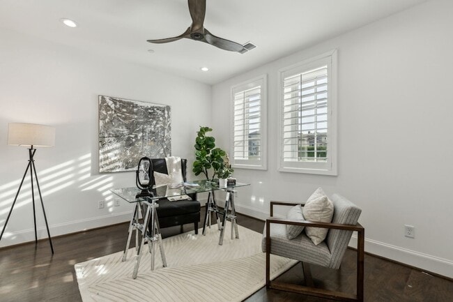 Building Photo - 28 Comillas Dr