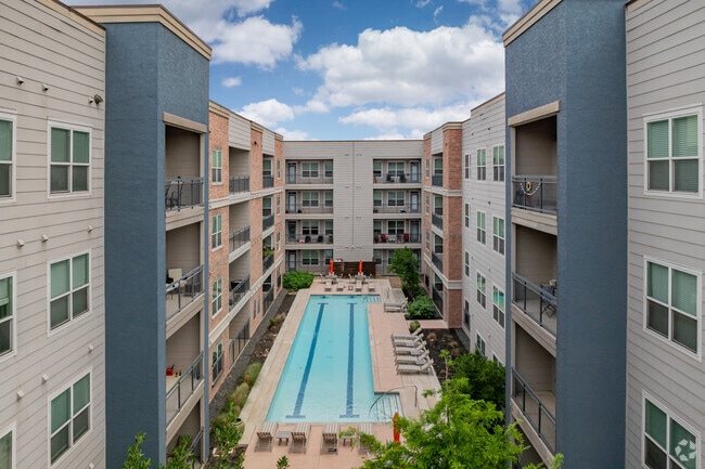 Alternate - Republic at Alamo Heights