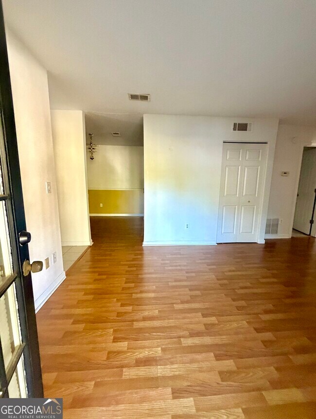 Building Photo - 3595 Woodbriar Cir