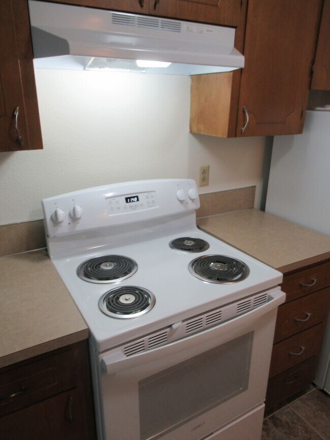 Building Photo - One Bedroom Apartment Close to Downtown