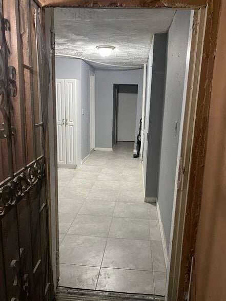 Front Door entry.. - 1030 NW 120th St