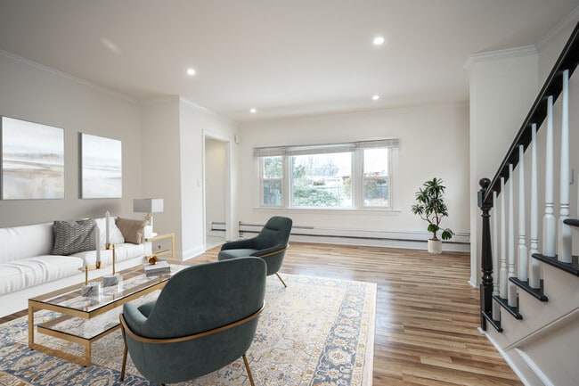 Building Photo - 14 Deane Pl