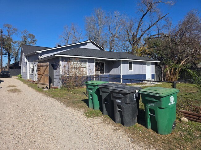 Building Photo - 13433 Topeka St