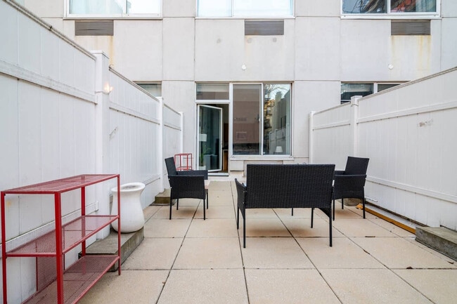 Building Photo - 19 St Marks Pl