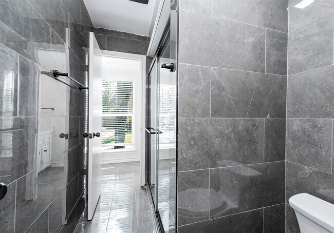 Building Photo - 3511 Tree Ln