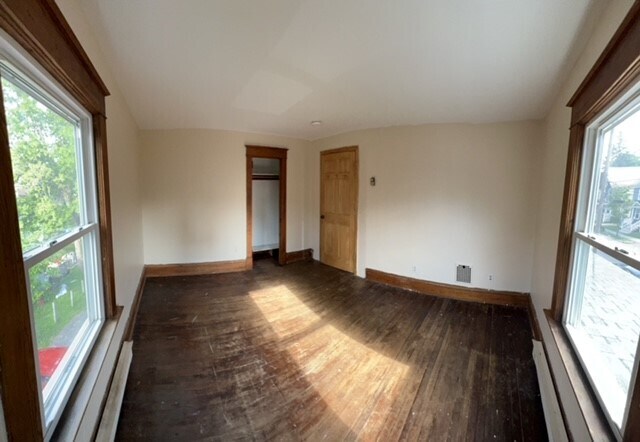 Building Photo - 15 Isham St