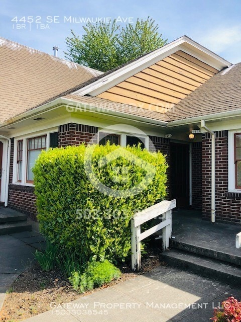 Primary Photo - 4452 SE Milwaukie Ave