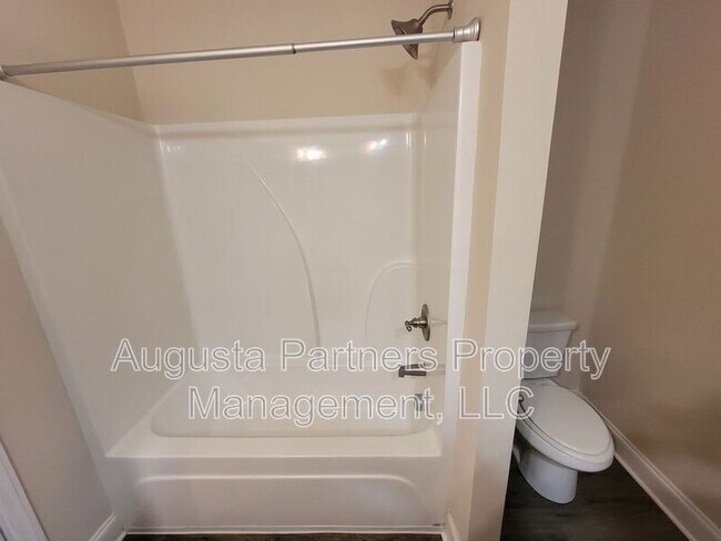 Building Photo - 640 Vista Dr