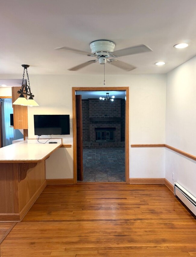 Building Photo - 5 Bed 2 Bath Home for Rent in Chesapeake!