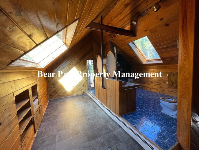 Building Photo - Perfect Mountain Log Home!