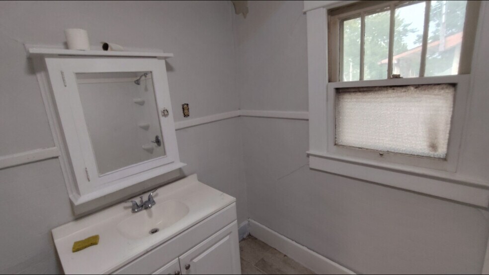 Building Photo - 619 S Webster St