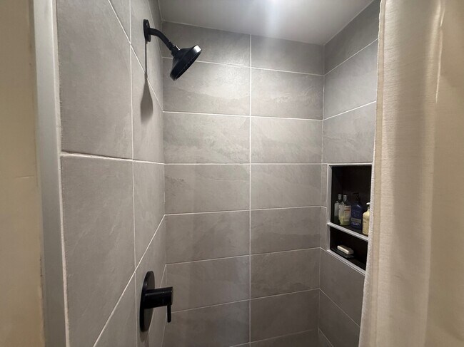 Building Photo - 1925 Bunting Ct