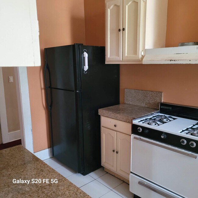 Building Photo - 1847 Wilcox Ave