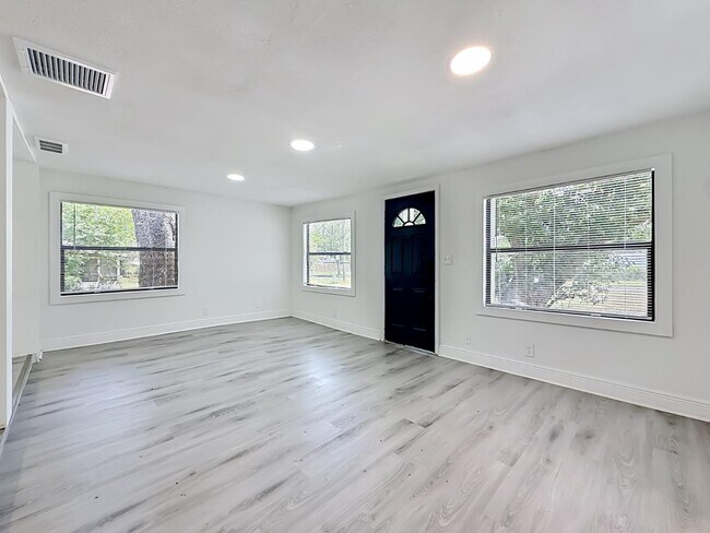 Building Photo - 8414 N 20th St