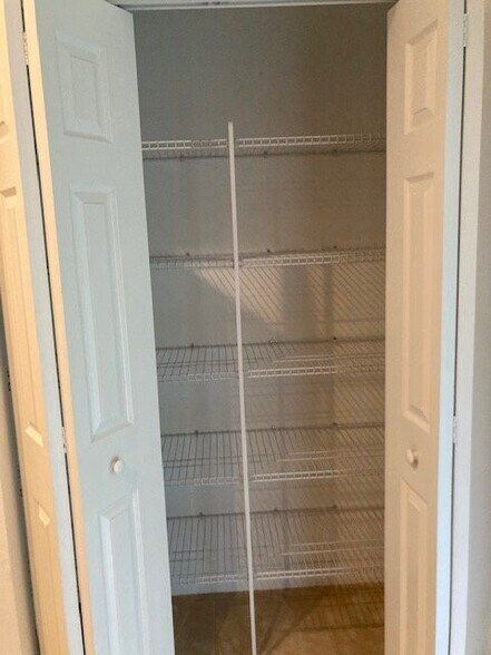 Building Photo - 44 Karat Path