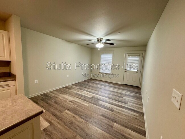 Building Photo - 201 Spindle Ct