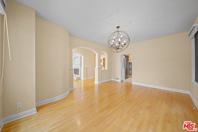 Building Photo - 248 S Swall Dr