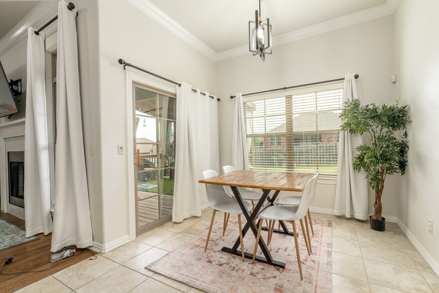 Building Photo - 212 Cowans St