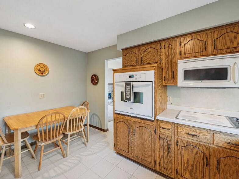 Building Photo - 1803 Chestnut Dr