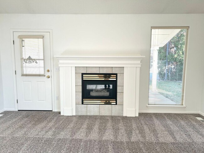 Building Photo - 4650 N Date Palm Ave