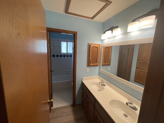 Building Photo - 1214 Timber Bay