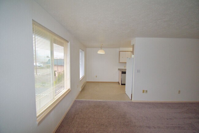 Building Photo - 125 E Elmore St