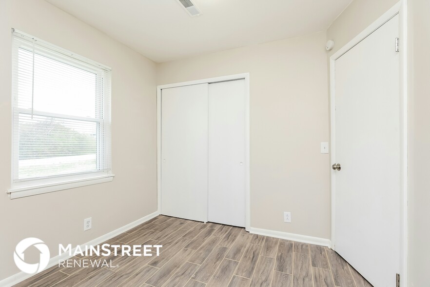 Building Photo - 226 Grandview Dr