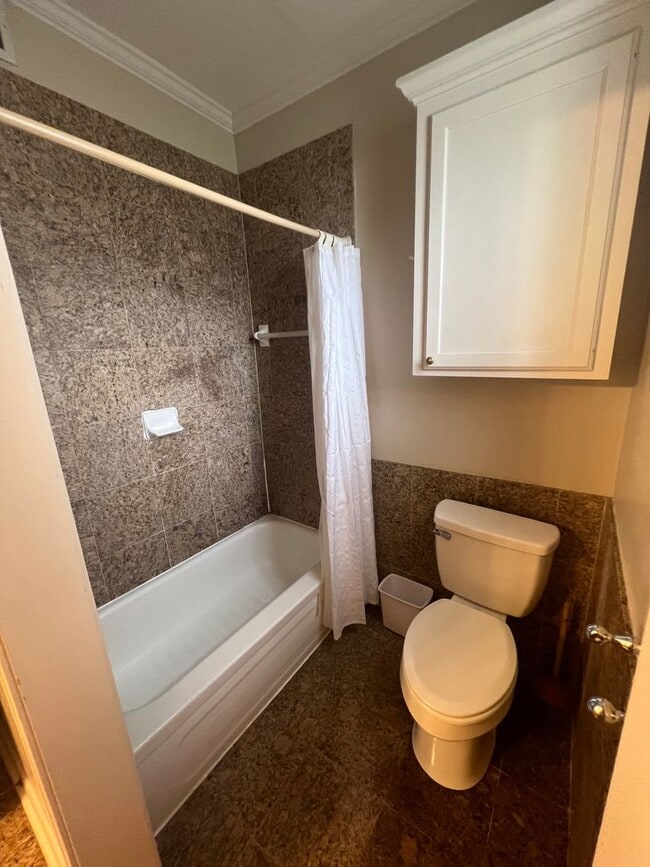 Building Photo - Bendel Gardens Apartment