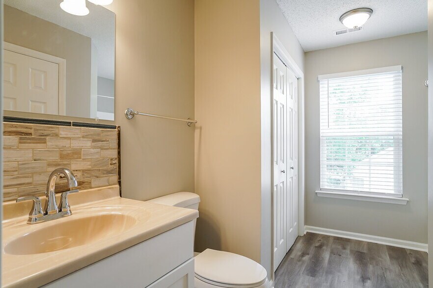 Building Photo - 4904 Silverdene St